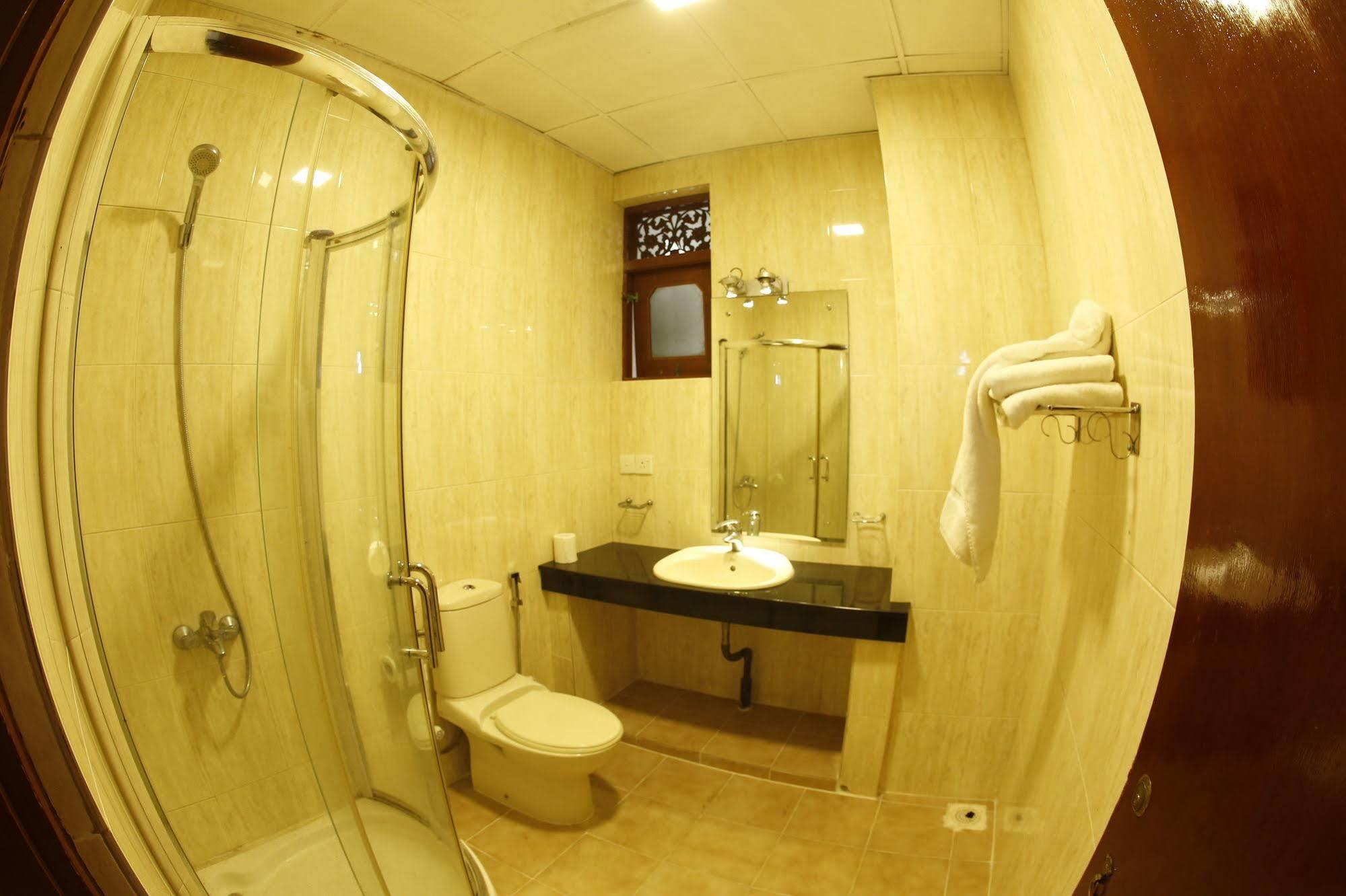 The Reef Beach Hotel Negombo Ngoại thất bức ảnh