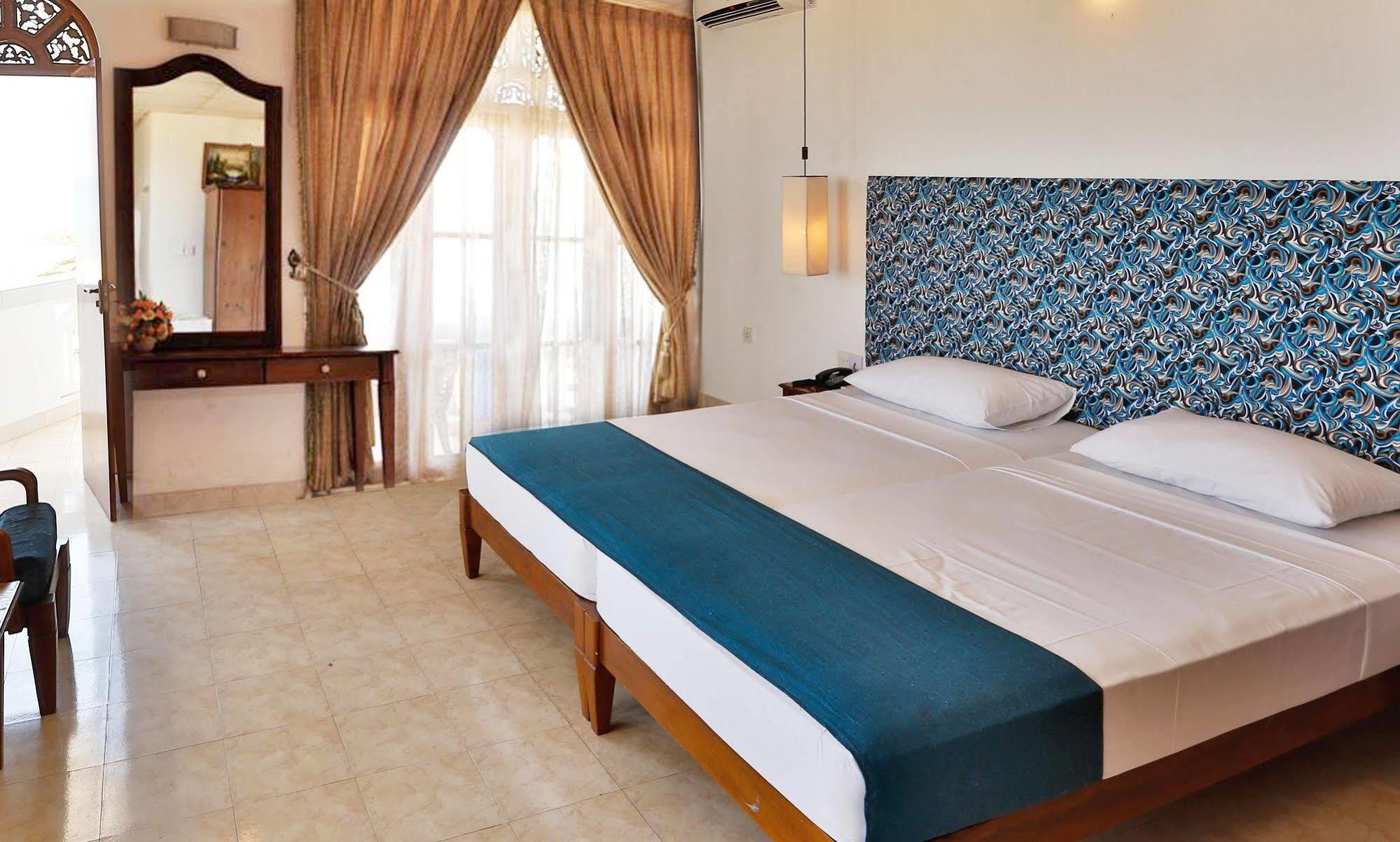 The Reef Beach Hotel Negombo Ngoại thất bức ảnh
